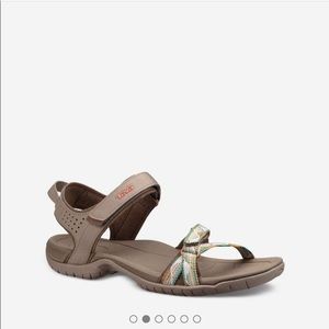 Verra sandals